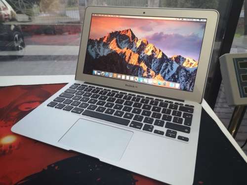 **IMMACULATE**Amazing Apple Macbook Air*EARLY 2015*i5-5250U*4GB RAM*128GB SSD*BACKLIT*70 CYCLES!